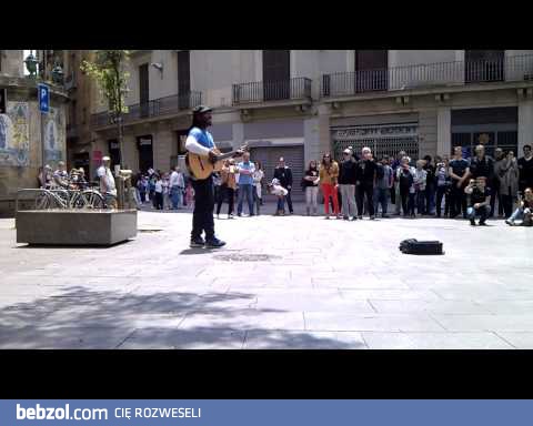 Świetny występ ulicznego muzyka