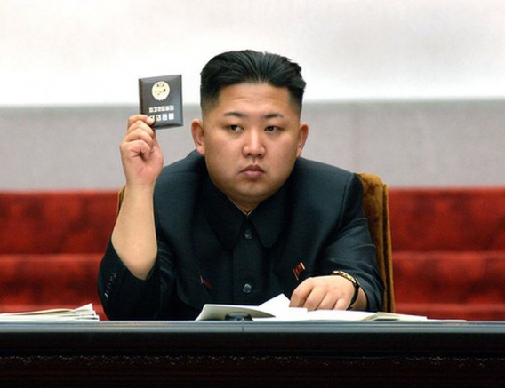 Kim Dzong Un w krzywym zwierciadle Photoshopa