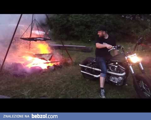 Motocyklowe rozpalanie ogniska