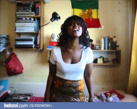 Rekik z Etiopii śpiewa po polsku