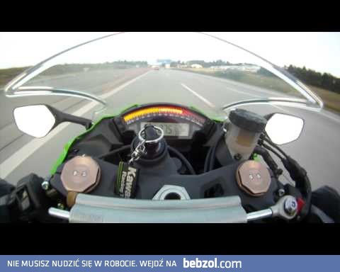 Lecisz sobie spokojnie 300km/h aż tu nagle z lewej...