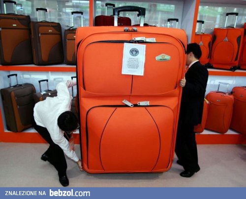 Z czym pojawia się moja dziewczyna kiedy wpada na jedną noc