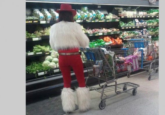 Najdziwniej ubrani ludzie w sklepach (15 zdjęć)