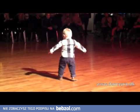 2 letni szkrab tańczy Paso Doble!