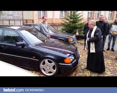 Święcenie szatańskiego Mercedesa