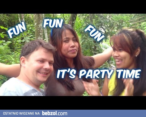impreza nad wodospadem, kokosy i fajne dziewczyny