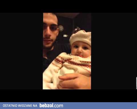 Tatuś uczy córeczkę beatboxu