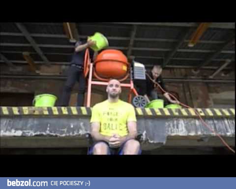 Marcin Gortat Ice Bucket Challenge z betoniarki