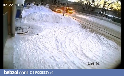 W Rosji, to nawet samochody na gapę jeżdżą