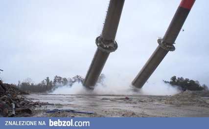 Wyburzenie dwóch kominów jednocześnie