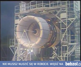 Silnik odrzutowy podczas testów zderzenia z ptakiem