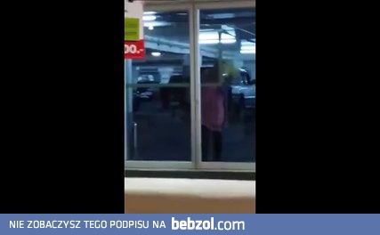 Sprzątaczka kontra drzwi automatyczne