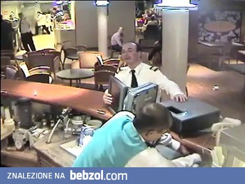 Statek wycieczkowy podczas sztormu