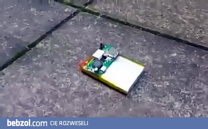 Co się stanie, gdy przebijemy akumulator od telefonu.