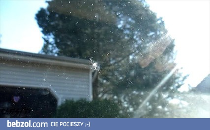 Jak tanio naprawić odprysk na szybie samochodowej?