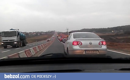 Szeryf na drodze z wylotówki z Kielc