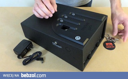 Otwieranie sejfu na broń za pomocą spinacza