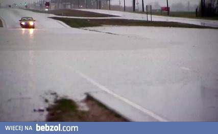 Jak przejechać kałużę samochodem 