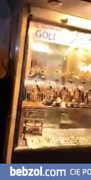 Muzułmanin podrywa atrakcyjną blondynkę