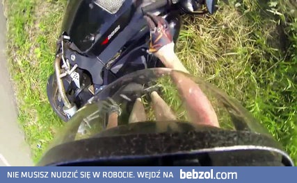 Człowiek zdrapka na motocyklu