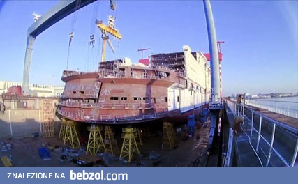 Time-lapse z budowy największego na świecie liniowca