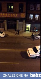 Obywatel szarpie się przestępcą 