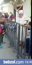 Wesoła zakonnica z ukrytą niespodzianką