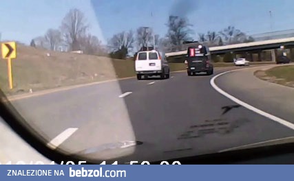 Autopilot w Tesla S ratuje przed kolizją