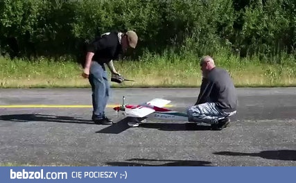 Odpalanie zdalnie sterowanego samolotu