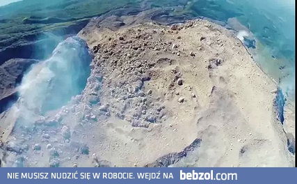 Wybuch wulkanu widziany z drona