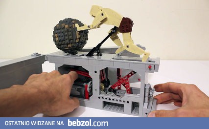 Kinetyczna rzeźba Syzyfa toczącego kamień wykonana z LEGO