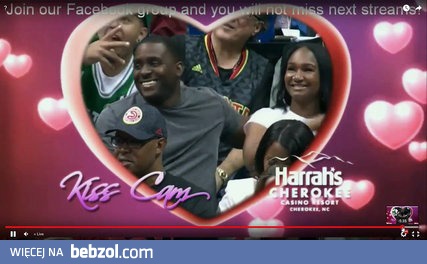 Kisscam uwieczniła miłość dziewczyny do pizzy