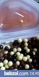 Czarodziejska kuleczka nie chce wpaść do jogurtu