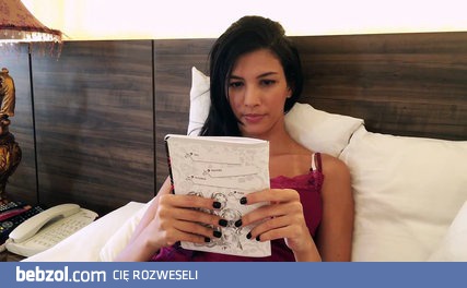 Brazylijka czyta wiersz po polsku