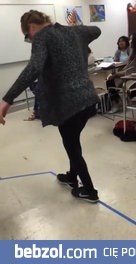 Przybijanie piątki w alkogoglach