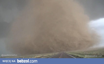 Majestatyczny widok tornada z bliska!