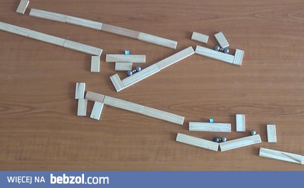 Szklane i magnetyczne kulki w akcji