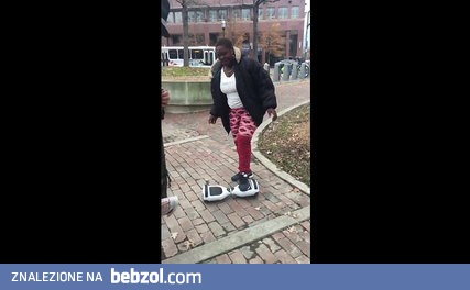Biały hoverboard rasista