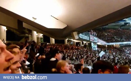 Kibice Eintrachtu Frankfurt dosłownie rozbujali cały stadion.