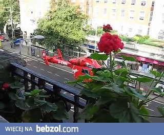 Lądowanie lotniczego pogotowia ratunkowego na zamkniętej ulicy 
