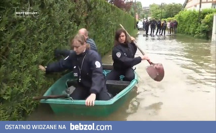 Francuska policja na ratunek powodzianom