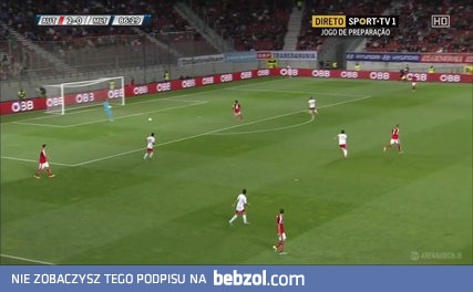 David Alaba podaje piłkę do... swojej bramki