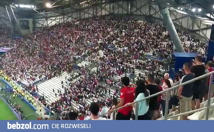Rosyjscy chuliganie robią burdel na stadionie
