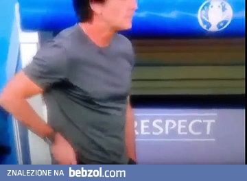 Obleśne zachowanie Joachima Löwa na ławce