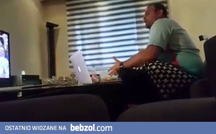 Turek próbuje oglądać mecz z Chorwacją