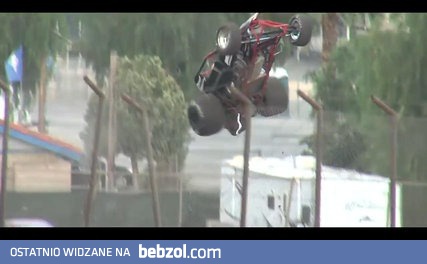 Wypadek na torze wyścigowym i lot ponad ogrodzeniem