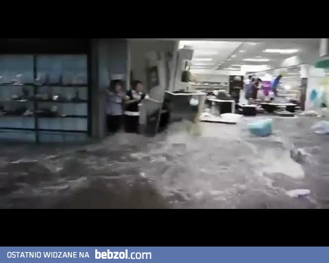 Rzeka wewnątrz centrum handlowego