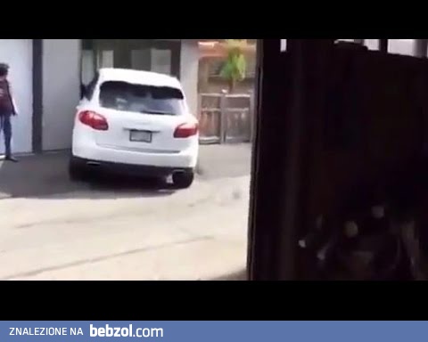 Kanadyjczyk parkuje swój Porsche