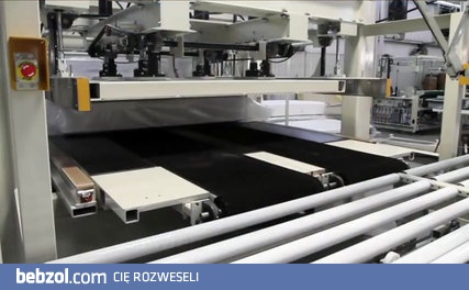 Tak pakuje się materace.