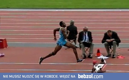 Finał mężczyzn w trójskoku ukazany w spowolnieniu 